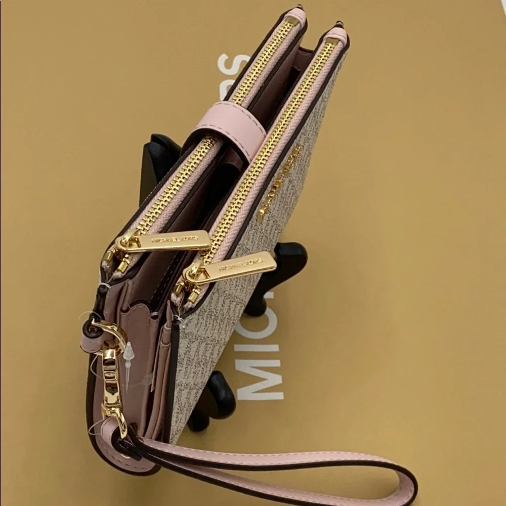 MICHAEL KORS DOUBLE ZIP WRISTLET POWDER BLUSH
